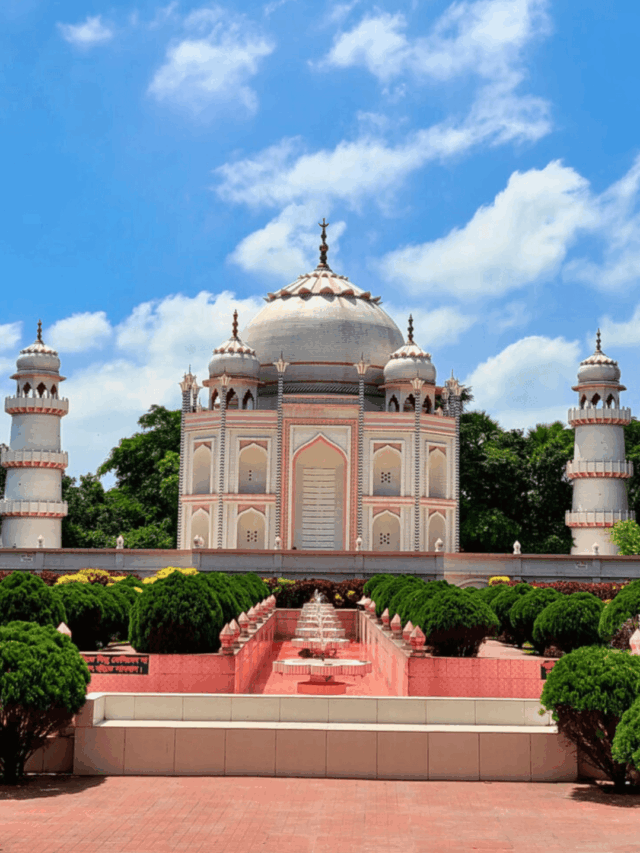 একদিনে ঘুরে আসুন সোনারগাঁয়ের বাংলার তাজমহল