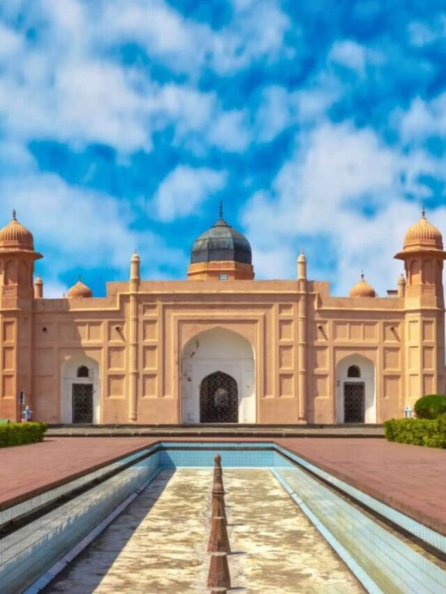 ঘুরে আসুন ঢাকার ঐতিহাসিক লালবাগ কেল্লা