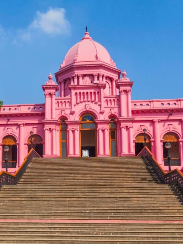 ঘুরে আসুন ইতিহাস ও ঐতিহ্যের আহসান মঞ্জিল